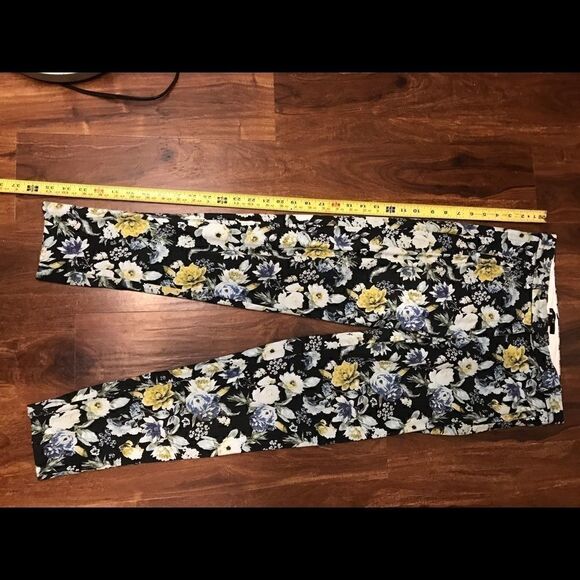 Very Pretty Size 4 Floral Jeans! - Picture 7 of 7